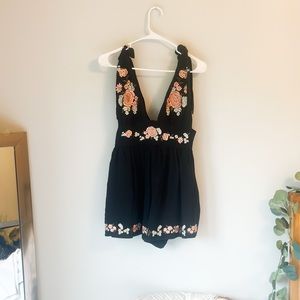 Forever 21 Black Floral Romper Size M